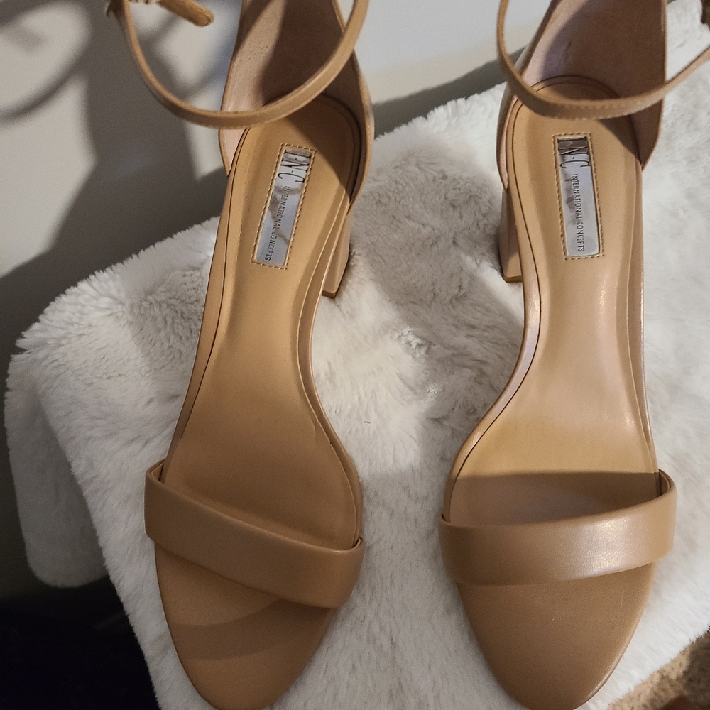 Women sandals size 10